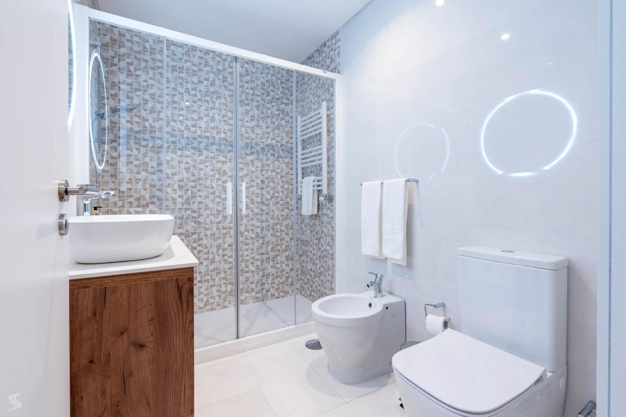 Cedofeita Sunny Apartment - Balcony & Parking Porto Bagian luar foto