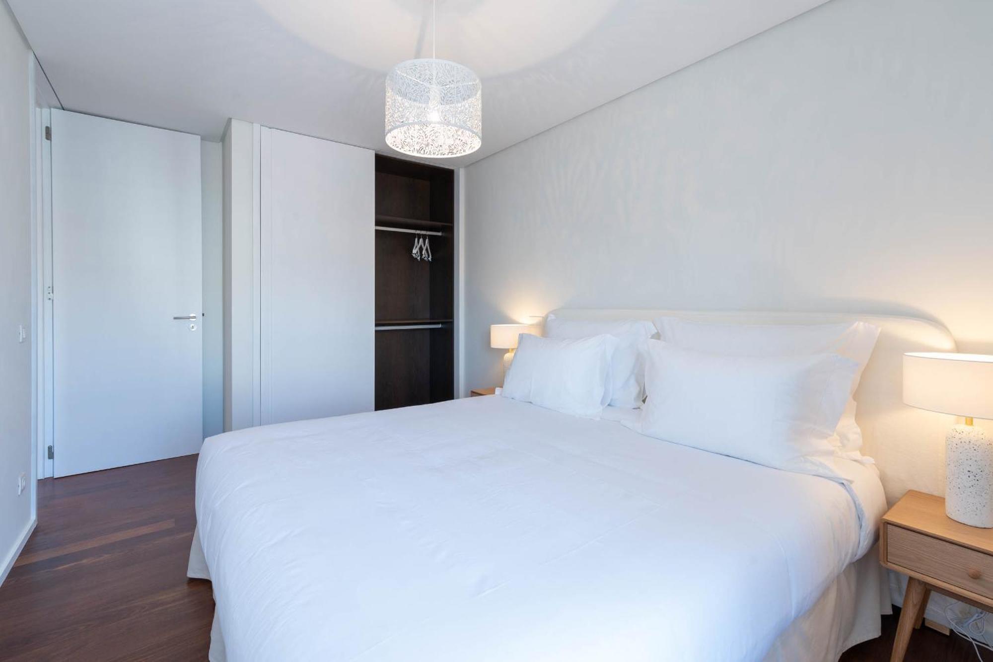 Cedofeita Sunny Apartment - Balcony & Parking Porto Bagian luar foto